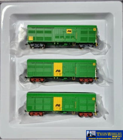 Otm-Algx10 On Track Models South Australian Algx Style: 3 Lx Vans - Australia National Green & Gold.