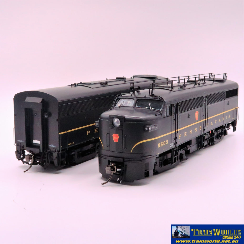 Alco FA1-FB1 Set - Standard DC - New Haven 0402, 0450 As Delivered Orange Green Silver Alco FA1-FB1 Set - Standard DC - New Haven 0402, 0450 As Delivered Orange Green Silver