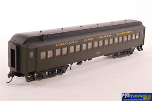 Riv-4037 Rivarossi 60 Coach Chicago & North Western #3212 Green/Black Ho-Scale Rolling Stock